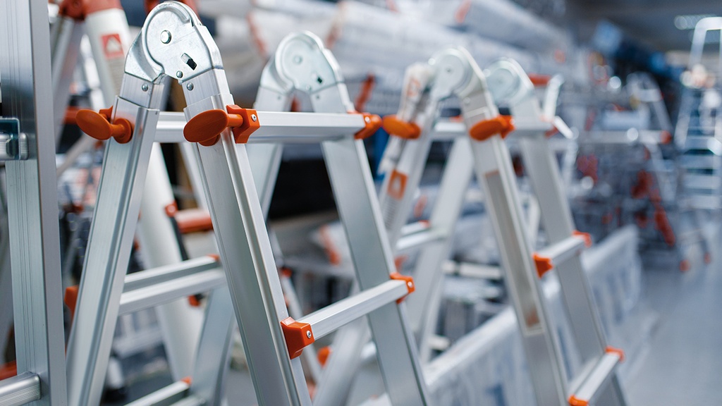 PROTECTION CONTRE LES CHUTES – ÉCHELLES ET ESCABEAUX