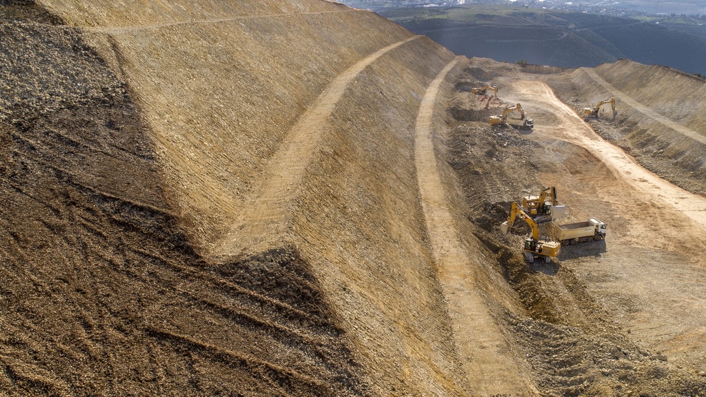 [1906] IOC - WORKING NEAR PIT WALLS AND MUCK PILES