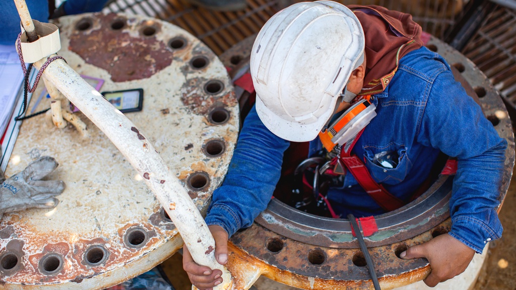 CONFINED SPACES - ENTRY / MONITOR