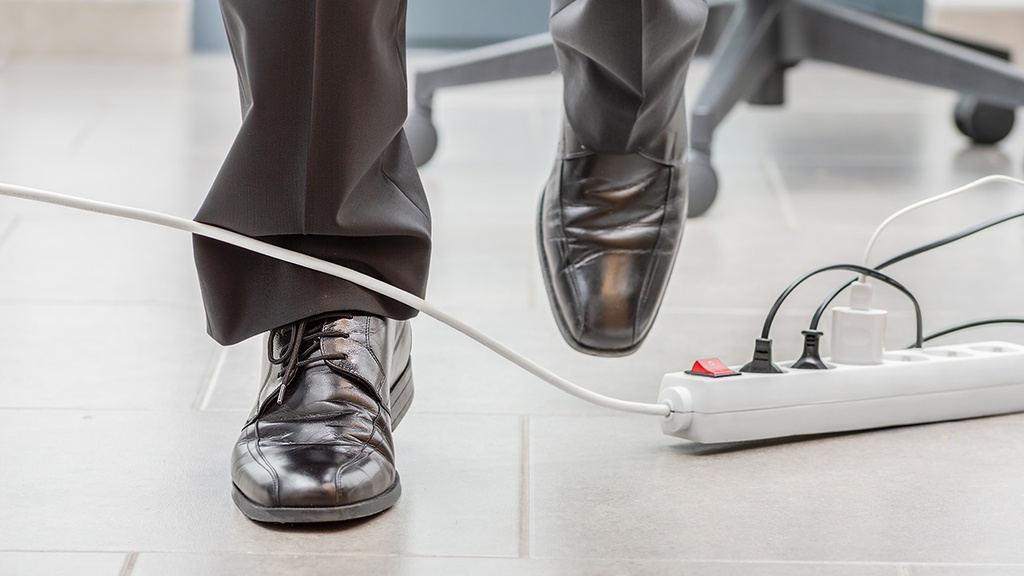 FALL PREVENTION AND PROTECTION - INTRODUCTION ( SLIPS, TRIPS AND FALLS)