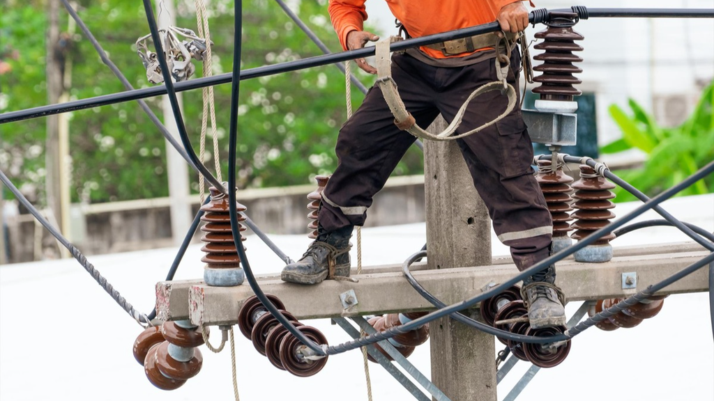 TRAVAUX PRÈS DES LIGNES ÉLECTRIQUES