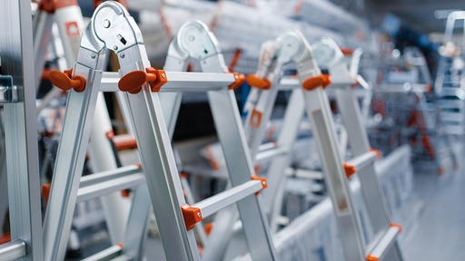 [224] PROTECCIÓN CONTRA CAÍDAS – ESCALERAS SIMPLES Y ESCALERAS CON PLATAFORMA